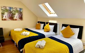 London Studio Apartments, Private Bathroom, Kitchenette, Parking, Np7
