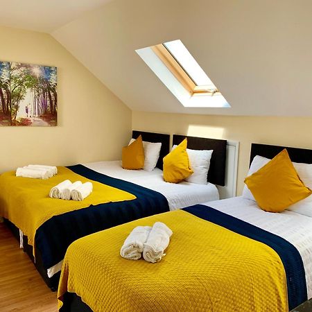 London Studio Apartments, Private Bathroom, Kitchenette, Parking, Np7 Exterior photo