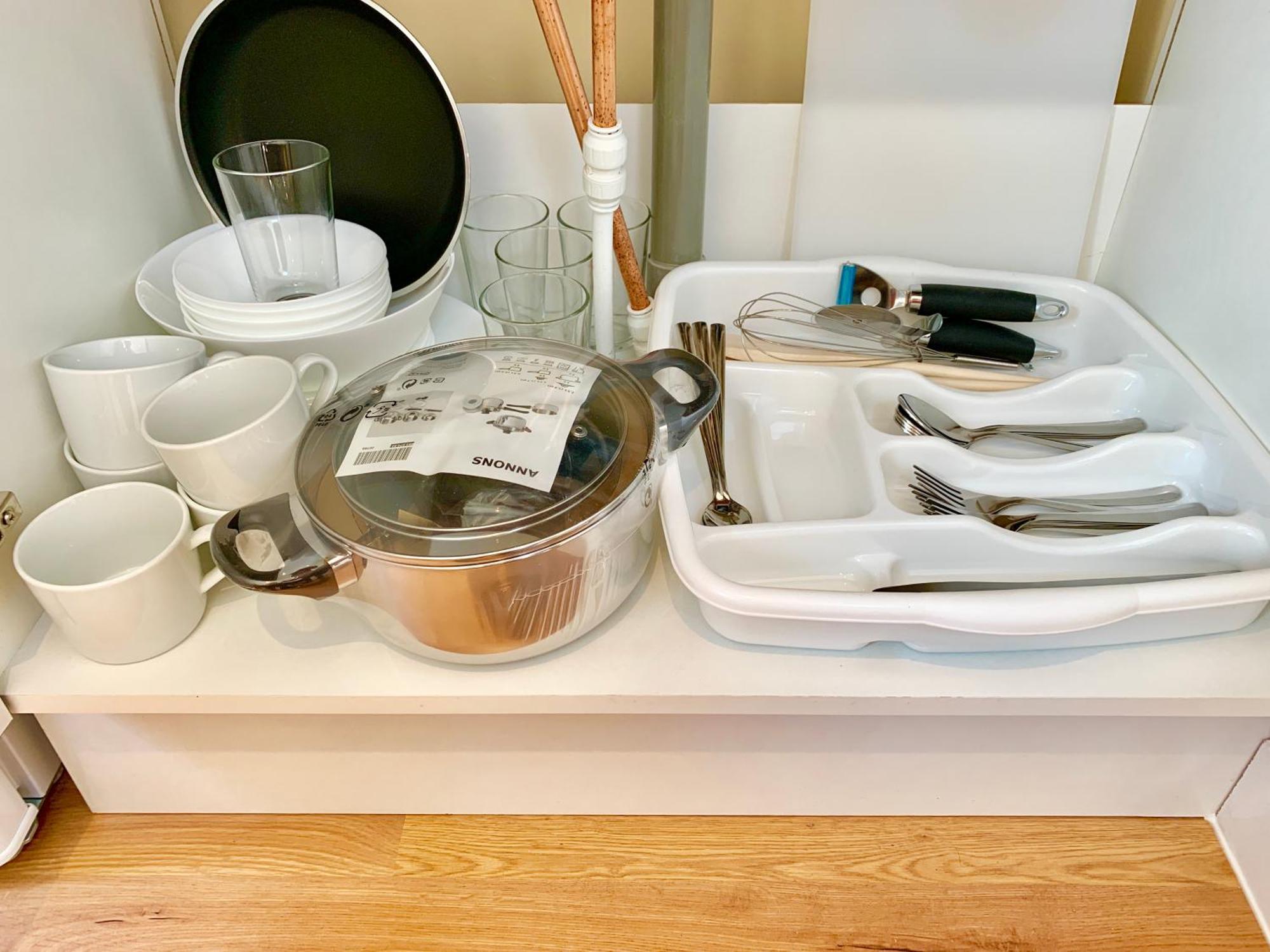 London Studio Apartments, Private Bathroom, Kitchenette, Parking, Np7 Exterior photo